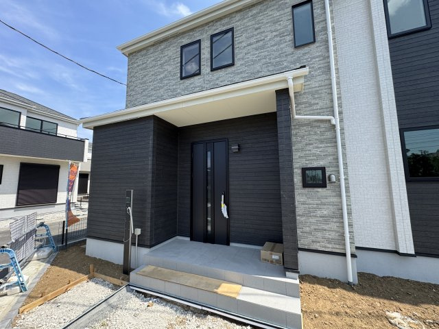 松戸市栄町８丁目新築戸建【旭町小学校：5分】のエントランス|エントランス・玄関ポーチ