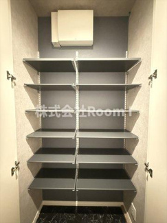 【玄関】 | 【ペット共生・ZEHマンション】Maison de Mine Nagai Parc Est.・旭化成ヘーベルメゾンHEBEL HAUS | 落ち着いた玄関です
