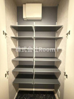 【玄関】 | 【ペット共生・ZEHマンション】Maison de Mine Nagai Parc Est.・旭化成ヘーベルメゾンHEBEL HAUS | ゆったりとした玄関です