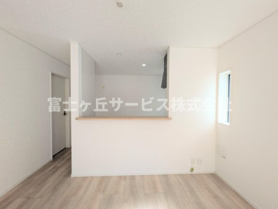 【キッチン】 | 浜松市中央区神田町 2期 新築一戸建て 2号棟 | 前から見たキッチンです