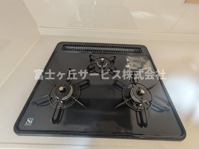 【その他】 | 浜松市中央区神田町 2期 新築一戸建て 2号棟 | 3口コンロがあります