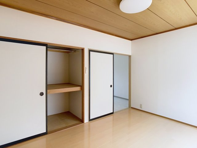 レジデンス横山の洋室