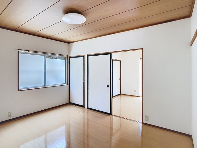 レジデンス横山の洋室