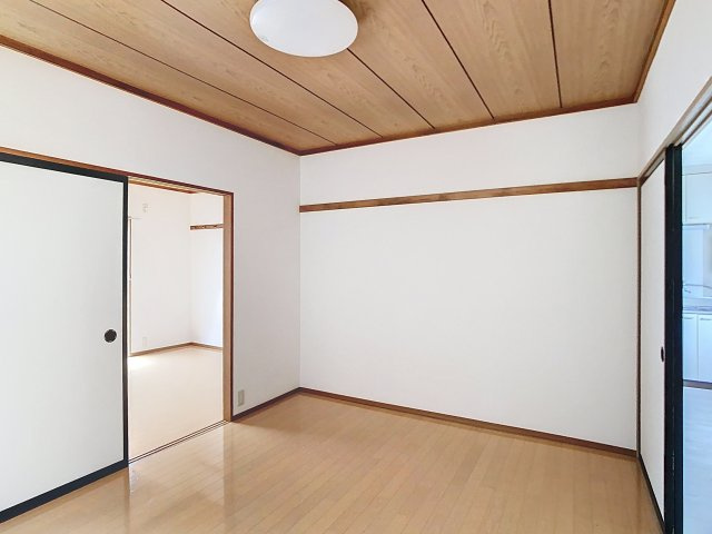 レジデンス横山の洋室