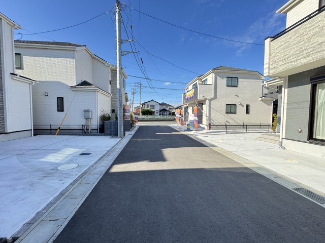 松戸市栄町８丁目新築戸建【旭町小学校：5分】の前面道路含む現地写真|北側前面道路