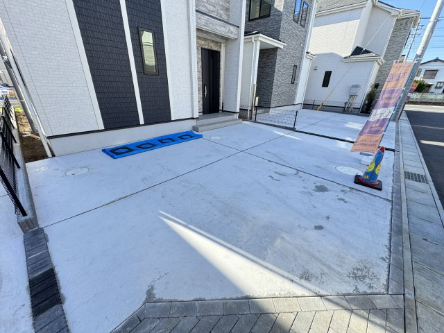 松戸市栄町８丁目新築戸建【旭町小学校：5分】の駐車場|J号棟駐車スペース・並列2台駐車可