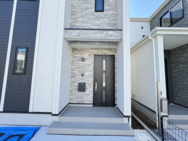 松戸市栄町８丁目新築戸建【旭町小学校：5分】のエントランス|エントランス・玄関ポーチ