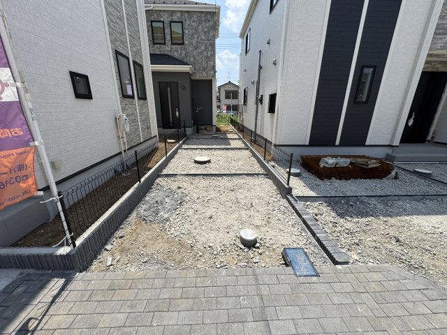 松戸市栄町８丁目新築戸建【旭町小学校：5分】の駐車場|K号棟駐車スペース・縦列2台駐車可