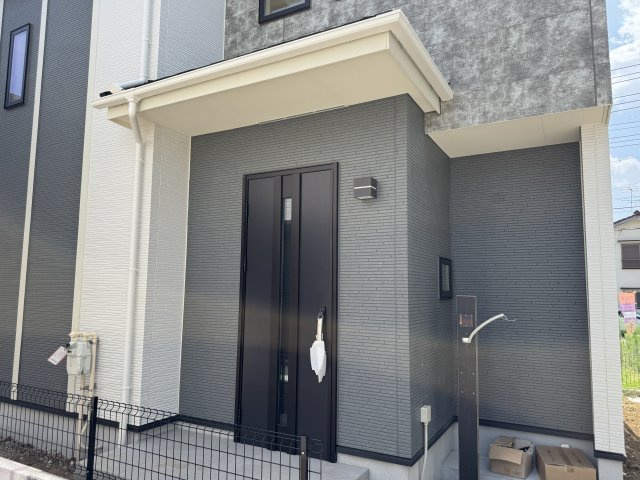 松戸市栄町８丁目新築戸建【旭町小学校：5分】のエントランス|エントランス・玄関ポーチ