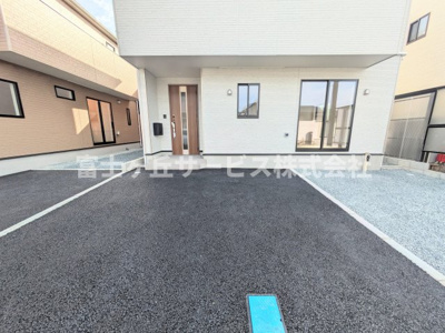 【駐車場】 | 浜松市中央区萩丘5丁目 2期 新築一戸建て 2号棟 | ３台駐車可能です