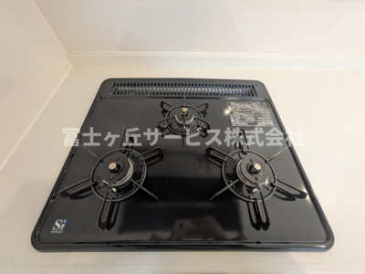 【その他】 | 浜松市中央区萩丘5丁目 2期 新築一戸建て 2号棟 | 3口コンロがあります