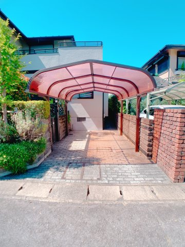 【駐車場】 | ◇◆伊勢原市大住台3丁目 中古戸建◆◇ | 雨や紫外線からお車を守るカーポート