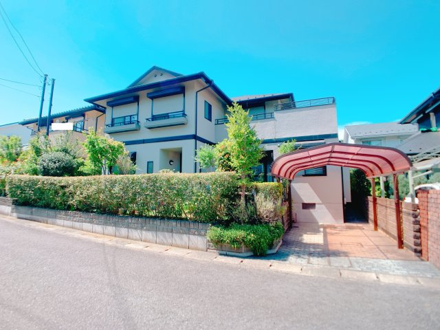 【外観】 | ◇◆伊勢原市大住台3丁目 中古戸建◆◇ | 区画整理された美しい街並みが広がる住宅地に佇む戸建住宅。小田急小田原線『鶴巻温泉』駅徒歩圏内です！