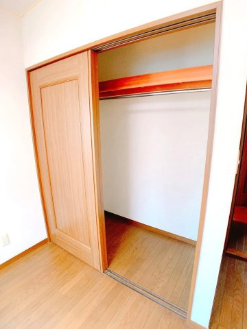 【収納】 | ◇◆伊勢原市大住台3丁目 中古戸建◆◇ | クローゼットがあるのでお部屋をスッキリ保てます。