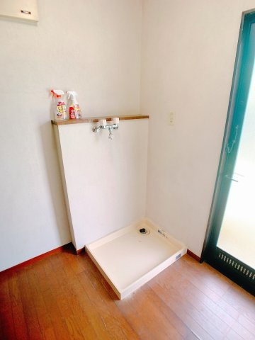 【ランドリースペース】 | ◇◆伊勢原市大住台3丁目 中古戸建◆◇ | 洗面所とは別に洗濯機置場が設けられています。