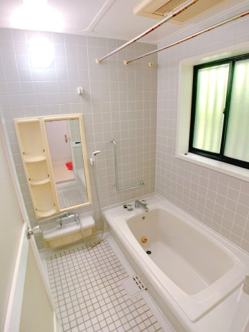 【浴室】 | ◇◆伊勢原市大住台3丁目 中古戸建◆◇ | 一日の疲れを癒してくれる広々バスルーム