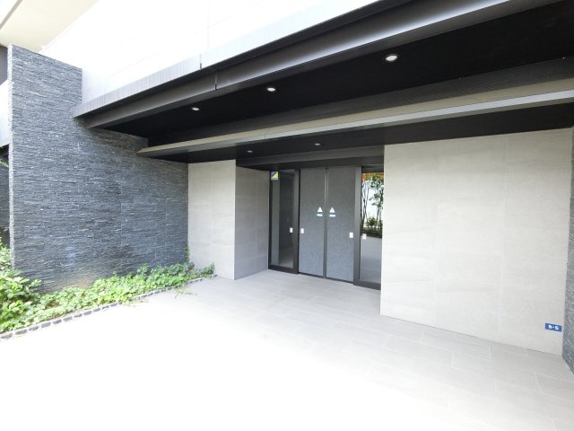 オーパスレジデンス千葉駅前のエントランス