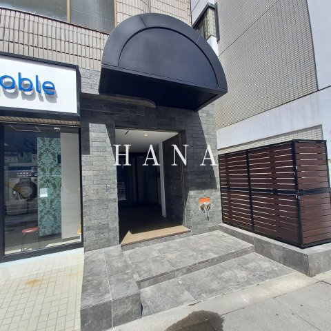 コスモビルのエントランス