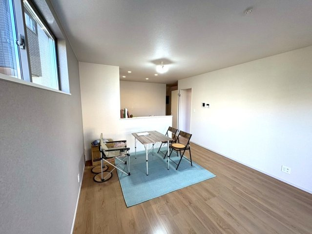 静岡市葵区昭府二丁目　６期　新築戸建　全１棟　の居間・リビング