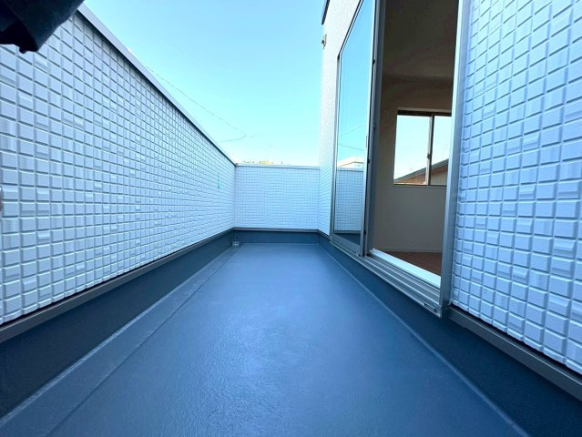 静岡市葵区昭府二丁目　６期　新築戸建　全１棟　のバルコニー