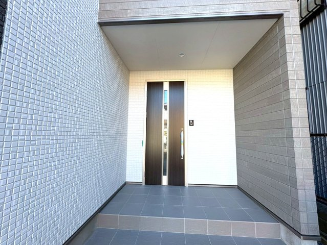 静岡市葵区昭府二丁目　６期　新築戸建　全１棟　の玄関