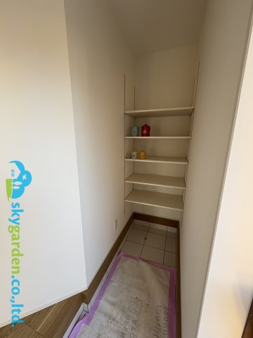 茅ヶ崎市円蔵　新築戸建　全1棟1号棟の玄関|玄関内収納