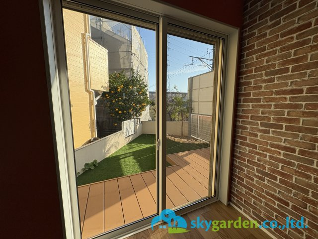 茅ヶ崎市円蔵　新築戸建　全1棟1号棟の庭|リビング窓から見る庭の様子