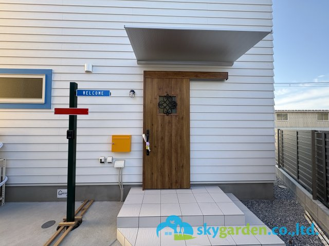 茅ヶ崎市円蔵　新築戸建　全1棟1号棟の外観|玄関前の様子