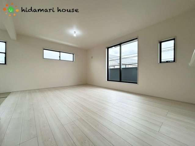 見沼区東門前　新築戸建　リーブルガーデン01の前面道路含む現地写真