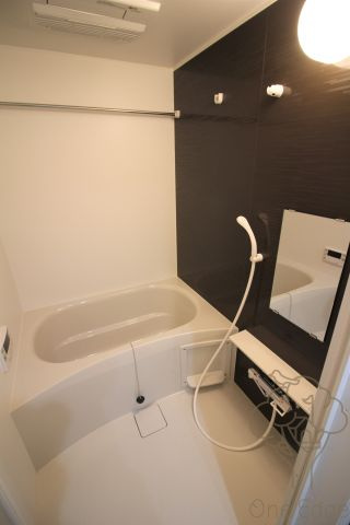 Comenze梅田の浴室