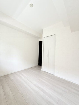 【洋室】 | コスモ和田町 | 約５帖の洋室です。