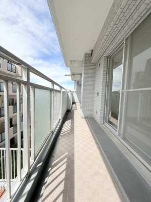 【バルコニー】 | コスモ和田町 | ワイドスパンバルコニーです。