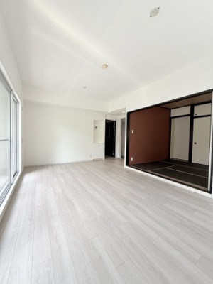 【居間・リビング】 | コスモ和田町 | 別アングルから見たリビングです。