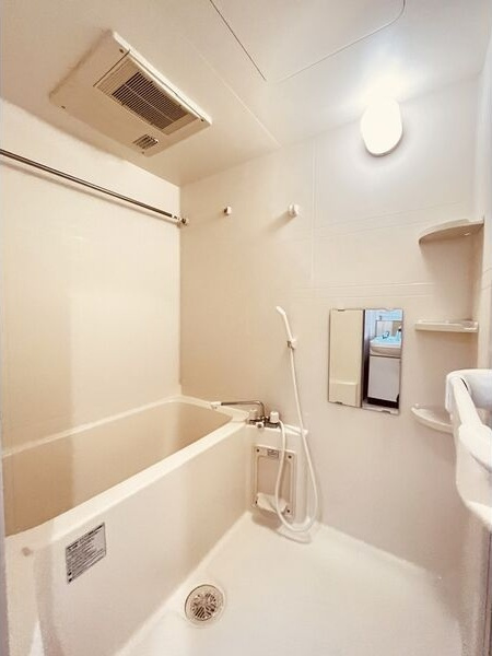 プライマル名古屋吹上の浴室