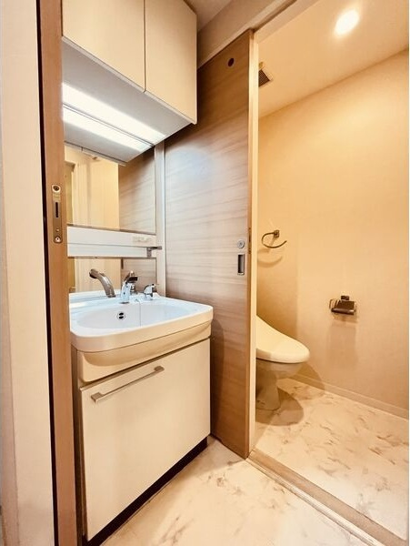 プライマル名古屋吹上の洗面所