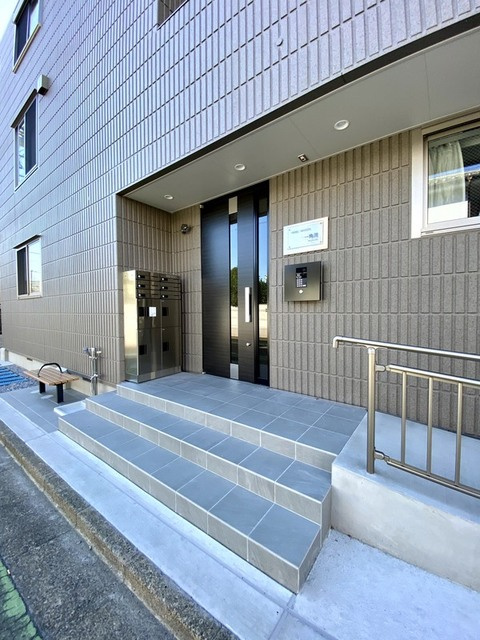 HEBEL MAISON 一角洞のエントランス