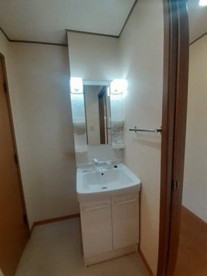 【洗面所】 | カンフォートＨＩＲＡＯＫＡ | ゆったりとスペースのある洗面所