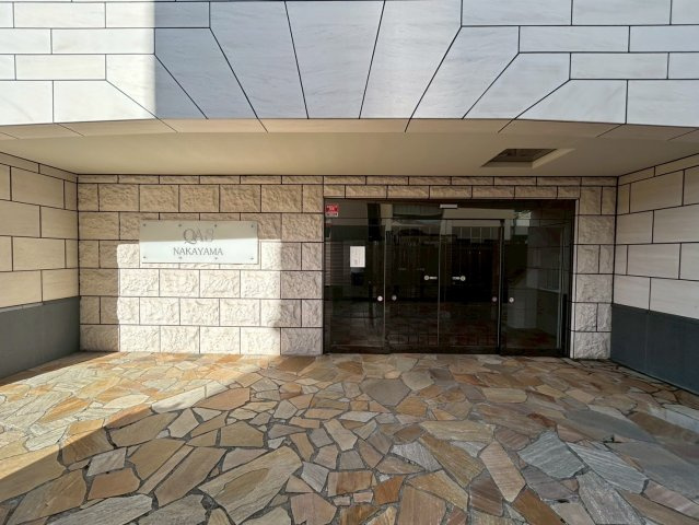 クオス中山のエントランス