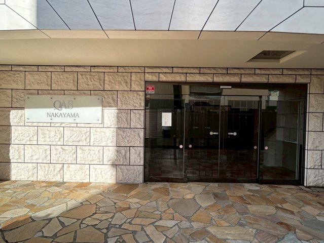 クオス中山のエントランス