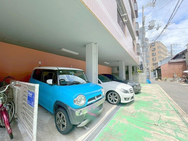 PERMARY　IN　OSUの駐車場