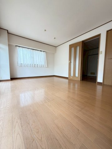 多聞ニューハイツの居間・リビング