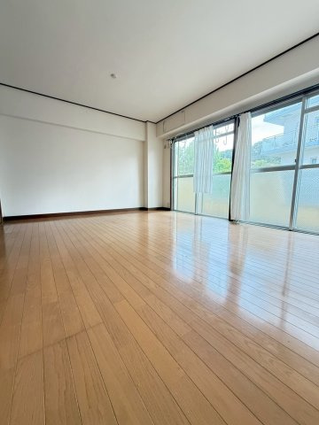 多聞ニューハイツの居間・リビング