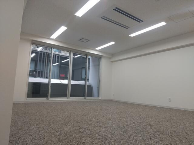 Ａ・Ｍ京橋ビルの居間・リビング| 