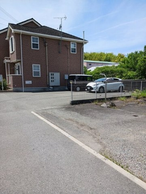 【駐車場】 | プラシード | 駐車場があるので、車を買う予定の方も安心です