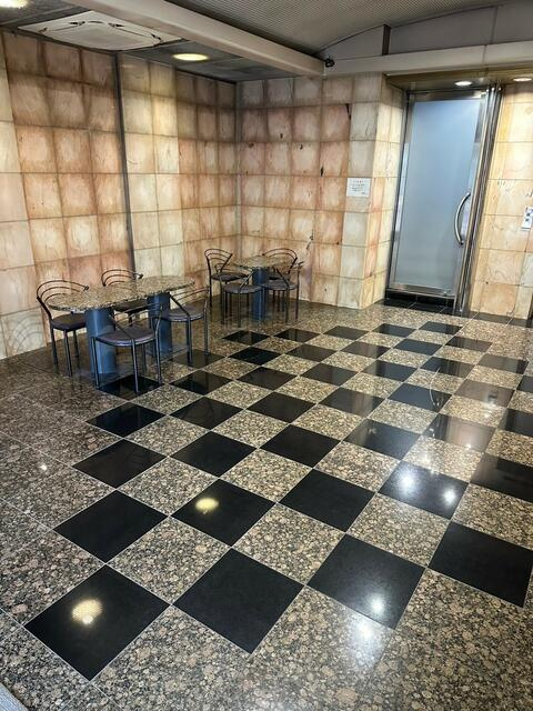 新都心ビルのロビー| 