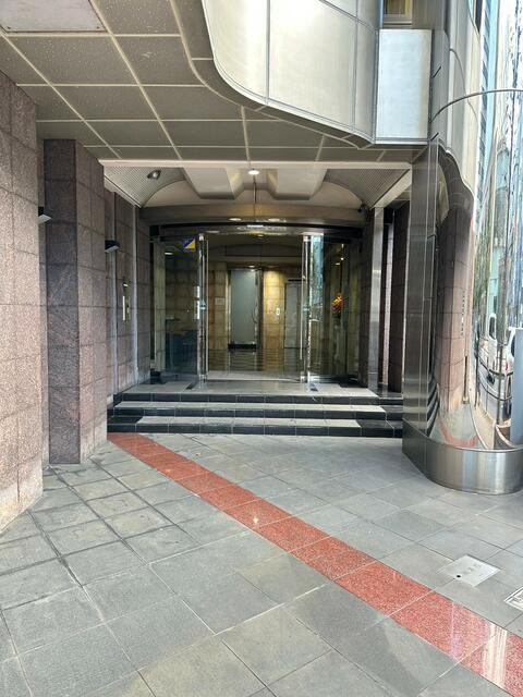 新都心ビルのエントランス| 