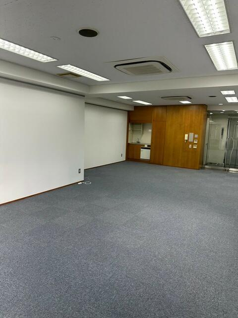 新都心ビルの駐車場| 