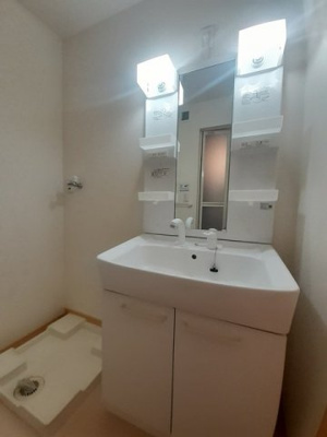 【洗面所】 | サンレミ・ブーケ・アイ | 明るい洗面所です