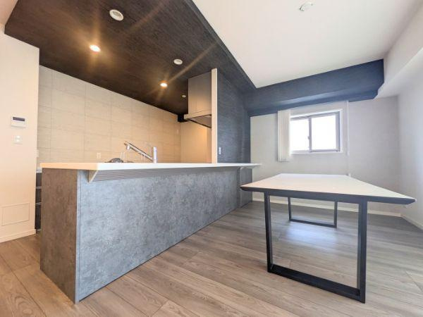 クレアネクスト古国府ザ・タワーの居間・リビング|リビングは家族との絆を深める素敵な場所です！毎日のふれあいが自然と増えて、気軽に会話が弾みます。朝の挨拶や日々のちょっとしたおしゃべり、楽しい瞬間を一緒に過ごし家族の絆がさらに強まります♪