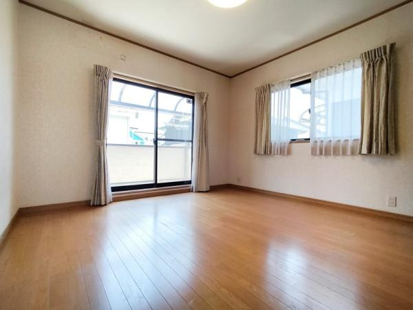 望みが丘中古の洋室|明るい日差しが差し込む、明るい雰囲気の洋室です。